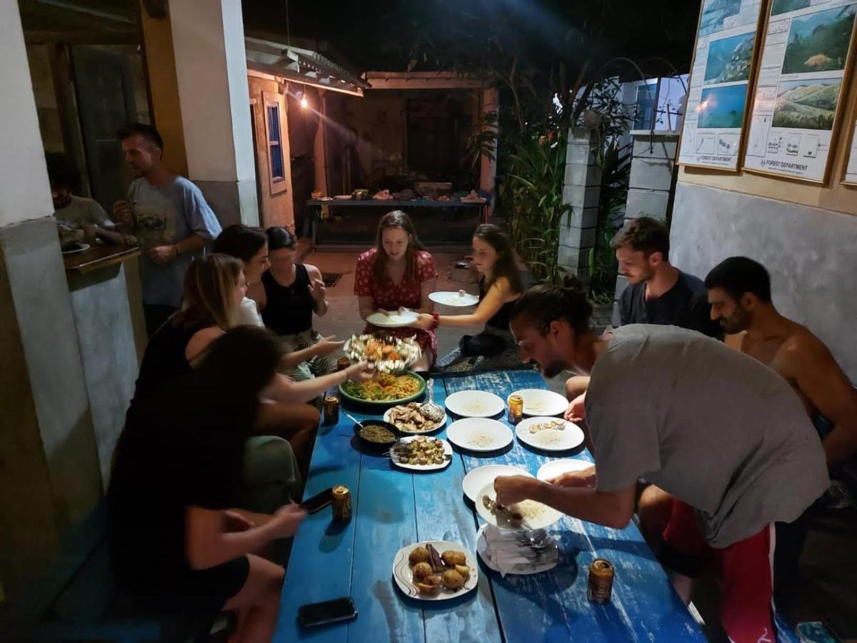 Cycling Backpacker Hostel & Cafe Unawatuna Exterior photo