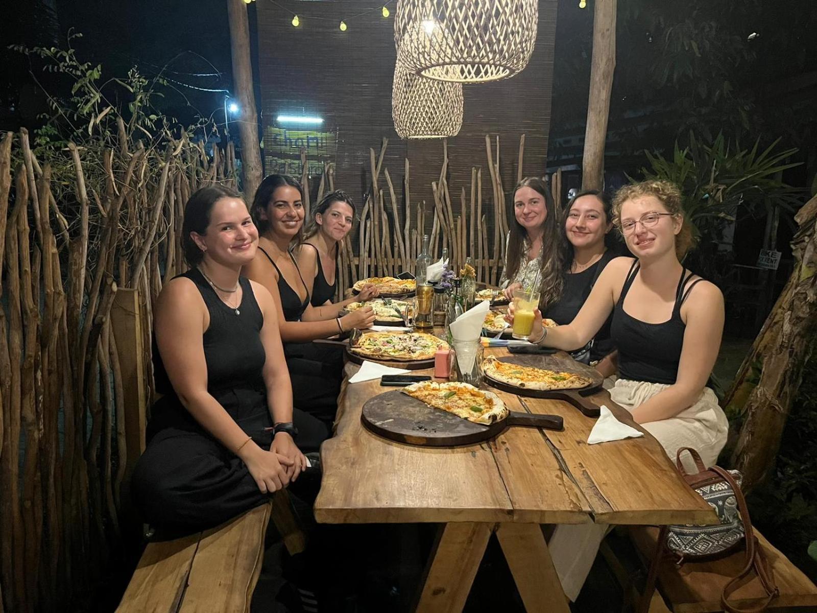 Cycling Backpacker Hostel & Cafe Unawatuna Exterior photo