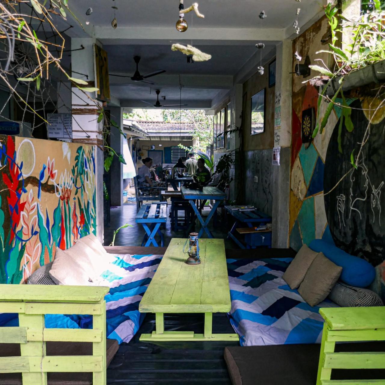 Cycling Backpacker Hostel & Cafe Unawatuna Exterior photo