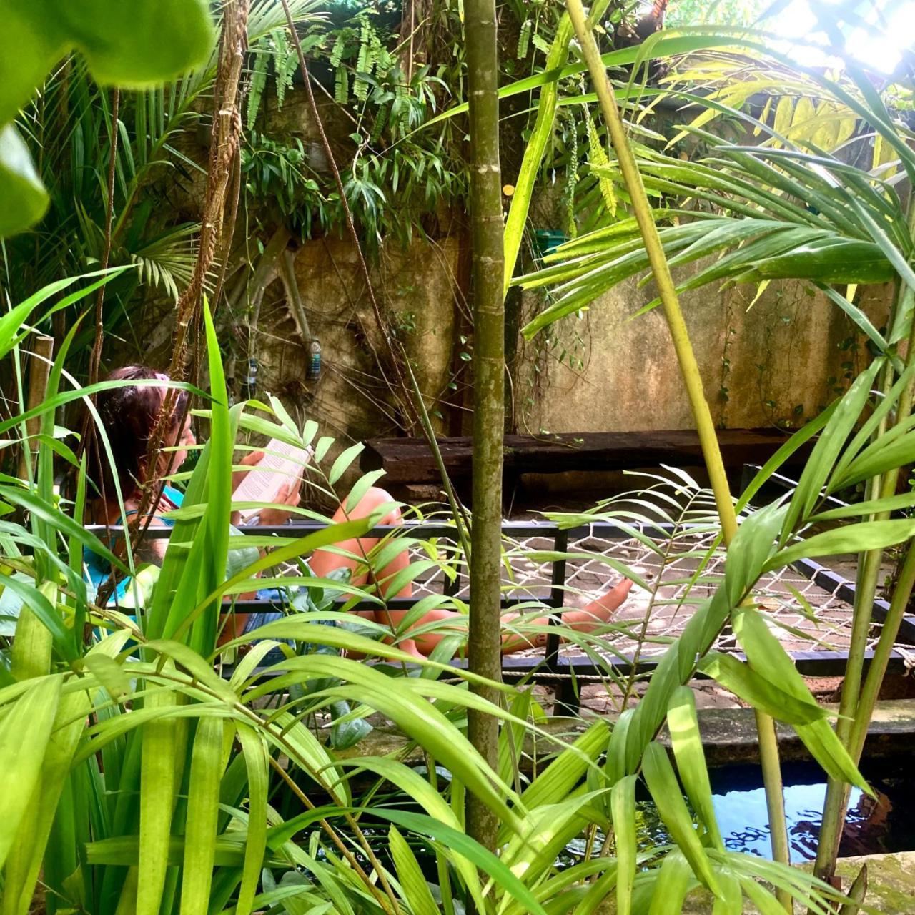 Cycling Backpacker Hostel & Cafe Unawatuna Exterior photo