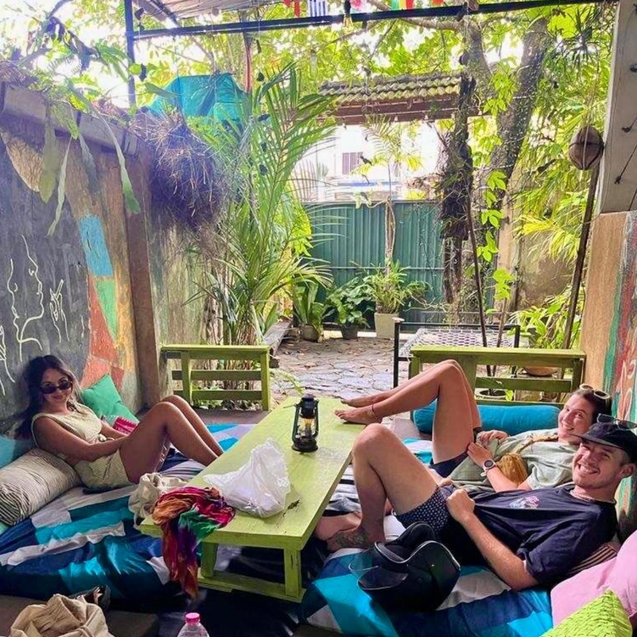 Cycling Backpacker Hostel & Cafe Unawatuna Exterior photo