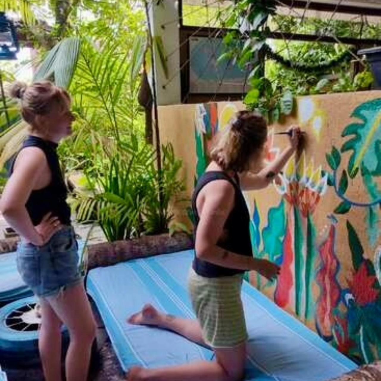 Cycling Backpacker Hostel & Cafe Unawatuna Exterior photo