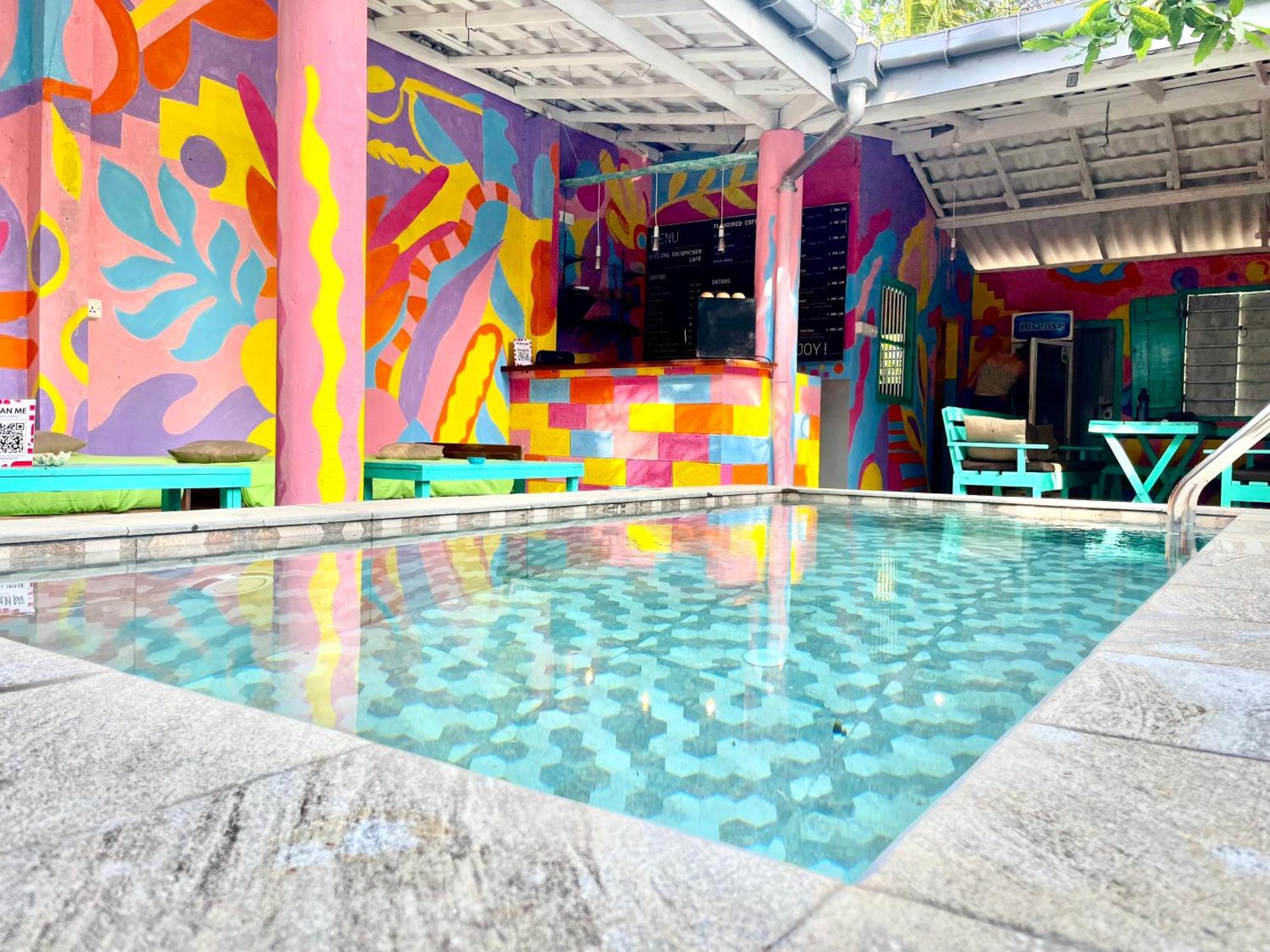 Cycling Backpacker Hostel & Cafe Unawatuna Exterior photo
