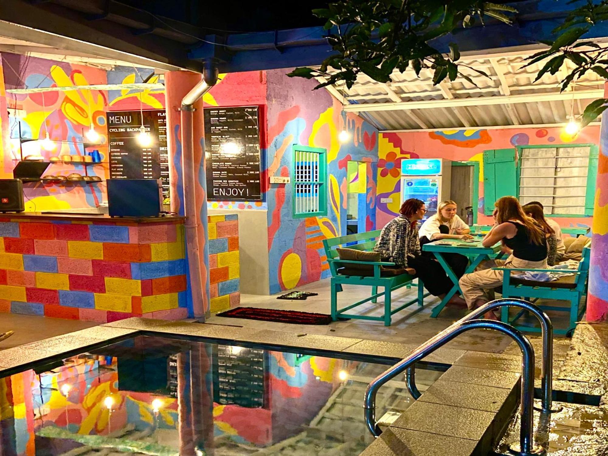 Cycling Backpacker Hostel & Cafe Unawatuna Exterior photo