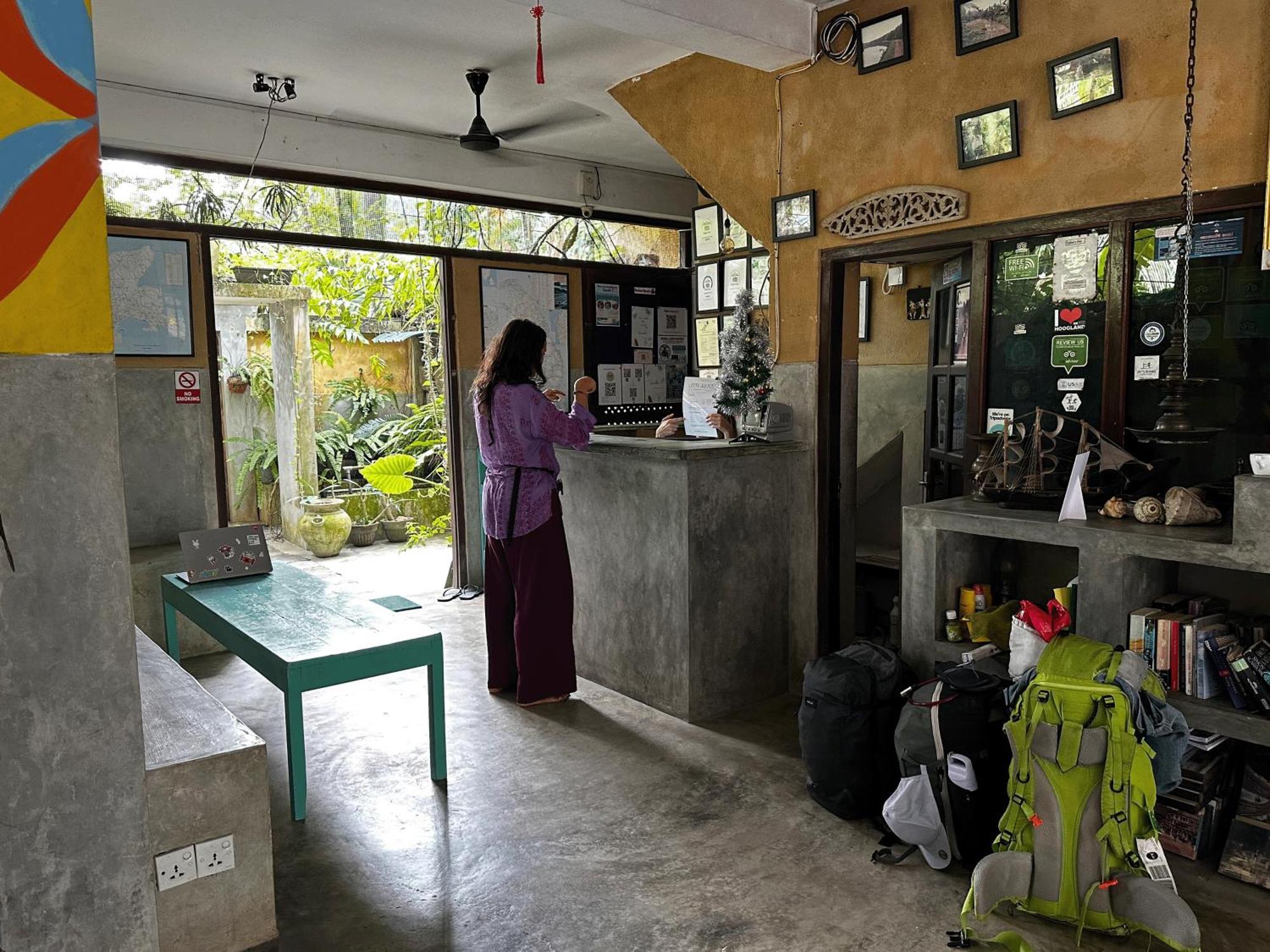 Cycling Backpacker Hostel & Cafe Unawatuna Exterior photo